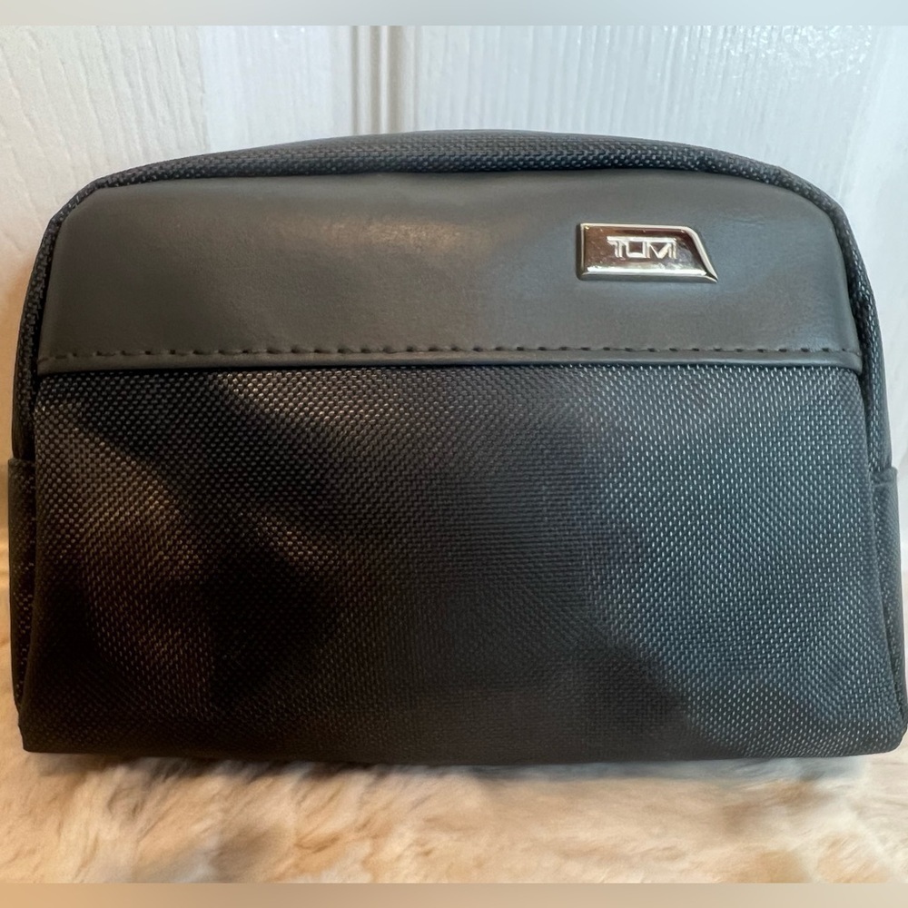 AMENITY MAKEUP TRAVEL BAG BLACK